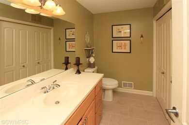 360 Round Hill Rd unit 3, Kalamazoo, MI 49009 - photo 6