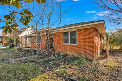 702 Walnut St-12