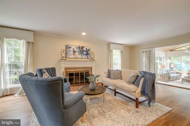 8109 Coach St, Potomac, MD 20854 - photo 4