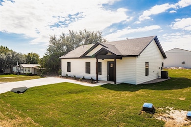 3618 Montego Blvd, Granbury, TX 76049 - photo 2