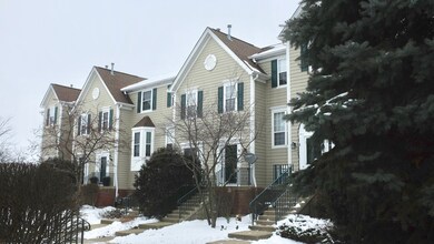 2411 Courtyard Cir unit 2, Aurora, IL 60506 - photo 3