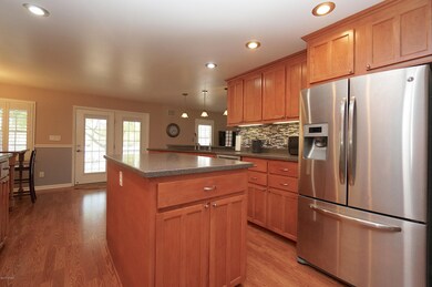KITCHEN-