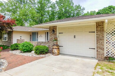 221 Toll Cir, Bluffton, IN 46714 - photo 2
