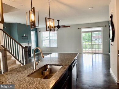 11043 Blackburn Cove Ln, Manassas, VA 20109 - photo 3