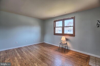 898 Center St, Mount Joy, PA 17552 - photo 3