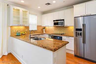334 Tuxedo Ln - Kitchen