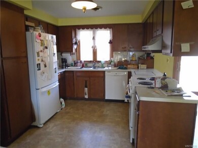 414 Meadow Dr, North Tonawanda, NY 14120 - photo 2