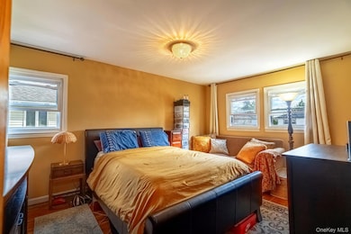 16 Tudor Rd, Hicksville, NY 11801 - photo 5