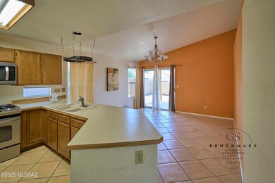 4703 W Gatehinge Ct - Kitchen dining are