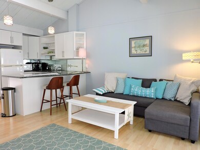 93 Falmouth Heights Rd unit 4, Falmouth, MA 02540 - photo 3