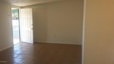 2851 - Living Room4