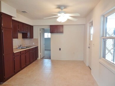 04 -Eat-in kitchen updated with new cabi