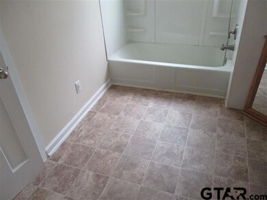 620 620 Layton, Kilgore, TX 75662 - photo 4