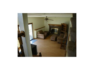 Family room w/fireplace