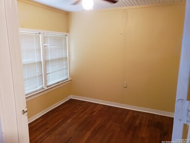 1026 E Humphreys St, Seguin, TX 78155 - photo 5