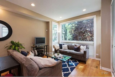 921 N Honore St unit A, Chicago, IL 60622 - photo 2