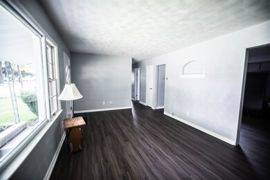 111 W 3rd St, Auburn, IN 46706 - photo 3