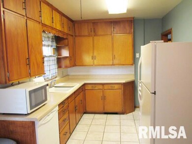 1369 W 38th Place, Davenport, IA 52806 - photo 6