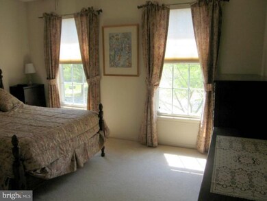 12307 Chagall Dr, North Potomac, MD 20878 - photo 4