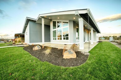 708 NW Rimrock Dr, Redmond, OR 97756 - photo 2