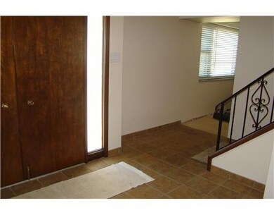 Entry/Foyer.