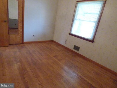 971 Homberg Ave, Essex, MD 21221 - photo 3