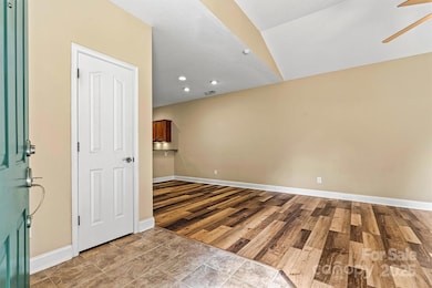 823 Wynnshire Dr unit B, Hickory, NC 28601 - photo 6