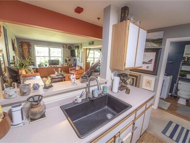 323 Hildred Dr unit 323, Burlington, VT 05401 - photo 4