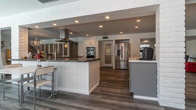 713 E Draper St-17