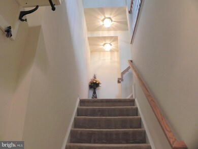8177 Glade Bank Dr, Manassas, VA 20111 - photo 2