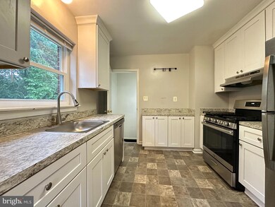 2237 Highland Ave, Falls Church, VA 22046 - photo 5