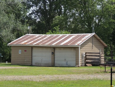 3 Bay, 2 door Garage
