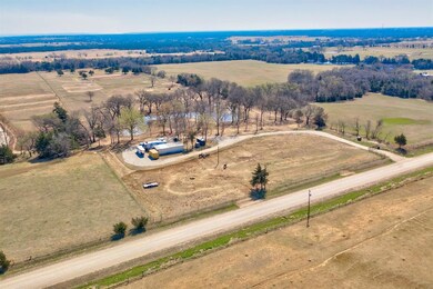 712 Bewley, Whitesboro, TX 76273 - photo 2