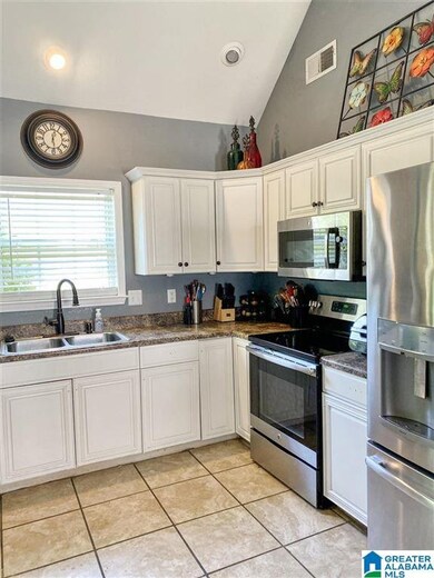 427 Camden Cove Cir, Calera, AL 35040 - photo 4