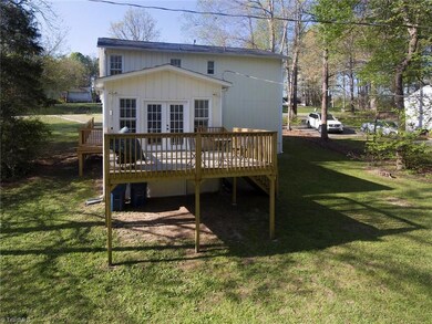 2406 Burnette Dr, Greensboro, NC 27406 - photo 3