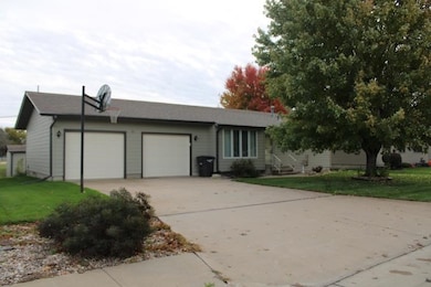 1500 Apache Ave, Hastings, NE 68901 - photo 2