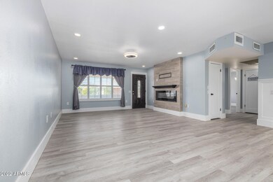 17603 N Hitching Post Dr, Sun City, AZ 85373 - photo 6