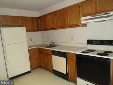 7805 Suiter Way, Hyattsville, MD 20785 - photo 4