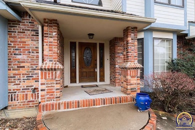 3800 SW Stonybrook Dr, Topeka, KS 66610 - photo 2