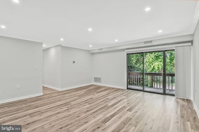 Fairfax West Condos
Fairfax West Condos
107 unit 204, Fairfax, VA 22030 - photo 5