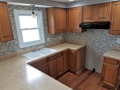 3915 Monterey Dr, Waterloo, IA 50701 - photo 6