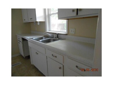 801 Maple Dr, Frankfort, IN 46041 - photo 2