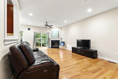 8 Murray Ave unit 11, Burlington, MA 01803 - photo 5