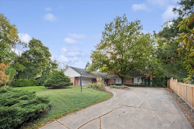 1080 Hillcrest Rd, Glencoe, IL 60022 - photo 2