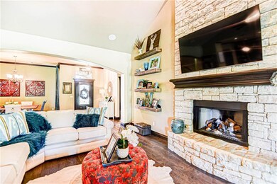 19533 Fieldshire Dr, Edmond, OK 73012 - photo 2