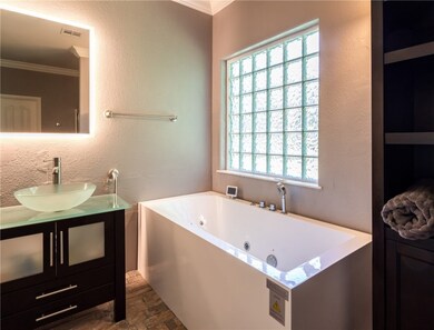 Mstr Bath custom tub