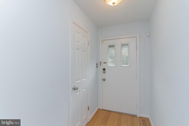 655 N Armistead St, Alexandria, VA 22312 - photo 2