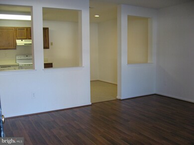 5700 Brewer House Cir, Rockville, MD 20852 - photo 4