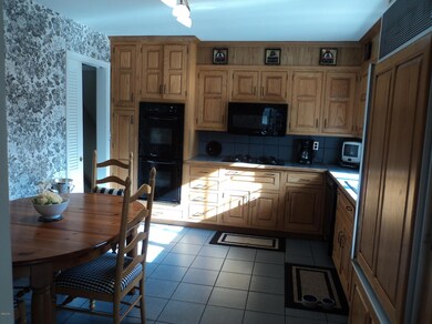 Eat-in Kitchen