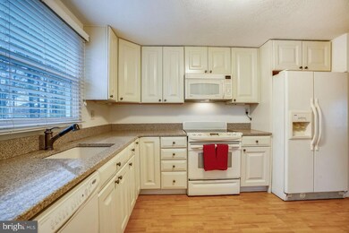 6397 Fairmead Ln, Columbia, MD 21045 - photo 3